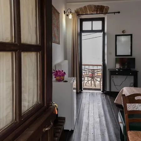 公寓 Belessi's Mansion 莫奈姆瓦夏