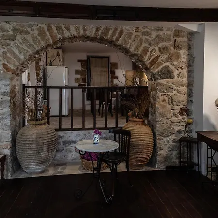 Belessi's Mansion Apartment Yefira