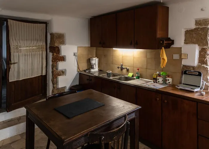 דירה Belessi's Mansion מונמבאסיה