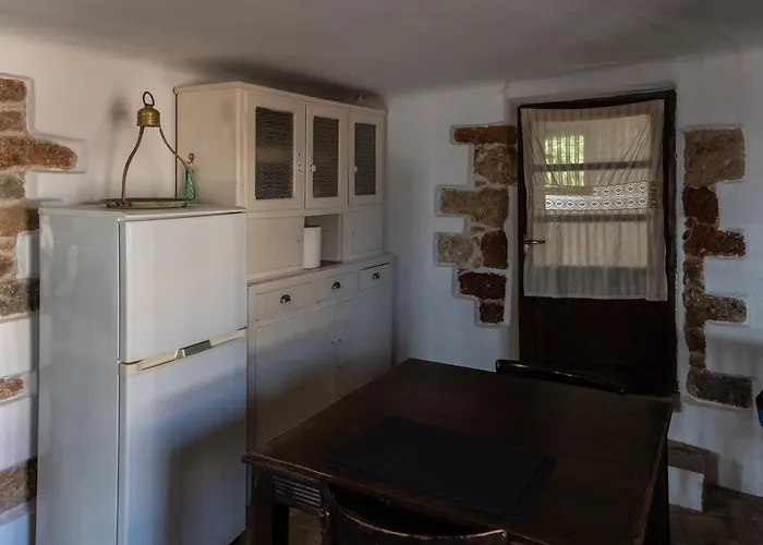 Belessi's Mansion מונמבאסיה