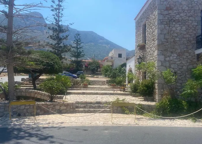 Belessi's Mansion מונמבאסיה