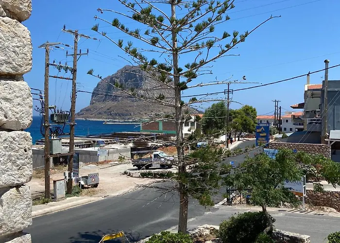 Belessi's Mansion דירה